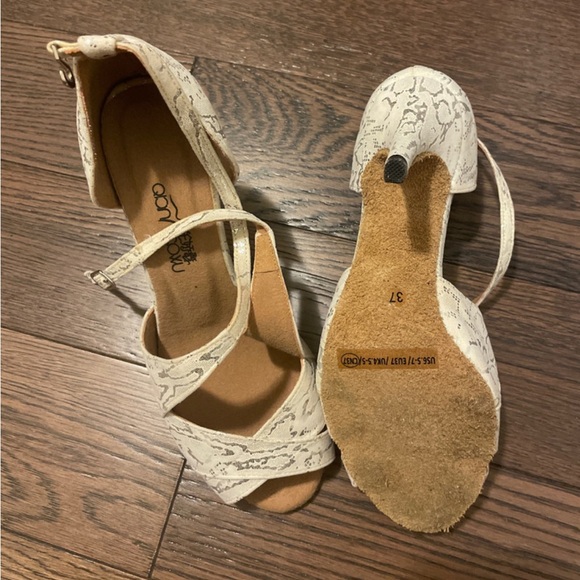 Snake skin ballroom heels - Picture 3 of 3